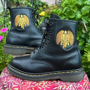 🏴󠁧󠁢󠁥󠁮󠁧󠁿 Dr. Martens MIE Vintage Embroidered Gargoyle Boots UK 5